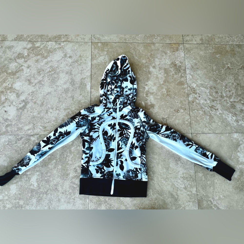 Lululemon Scuba Hoodie Size 4 Womens